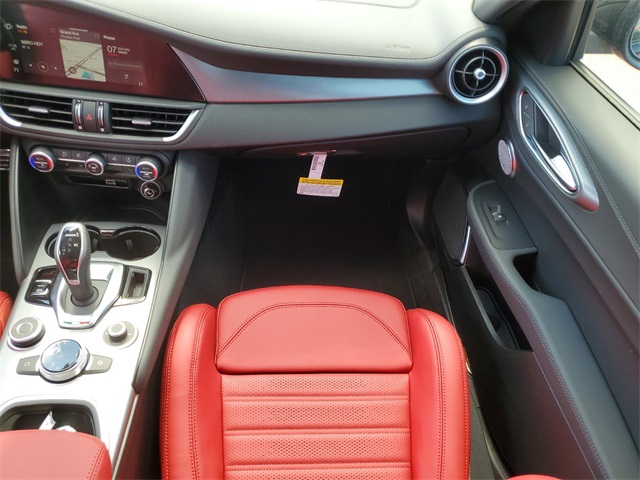 New 2022 Rosso Red Etna Exterior Paint Alfa Romeo Veloce image 15