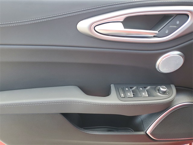 New 2022 Rosso Red Etna Exterior Paint Alfa Romeo Veloce image 17