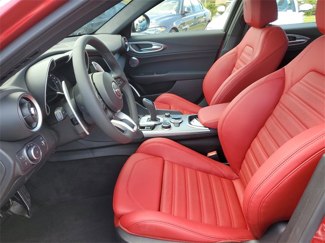 New 2022 Rosso Red Etna Exterior Paint Alfa Romeo Veloce image 20