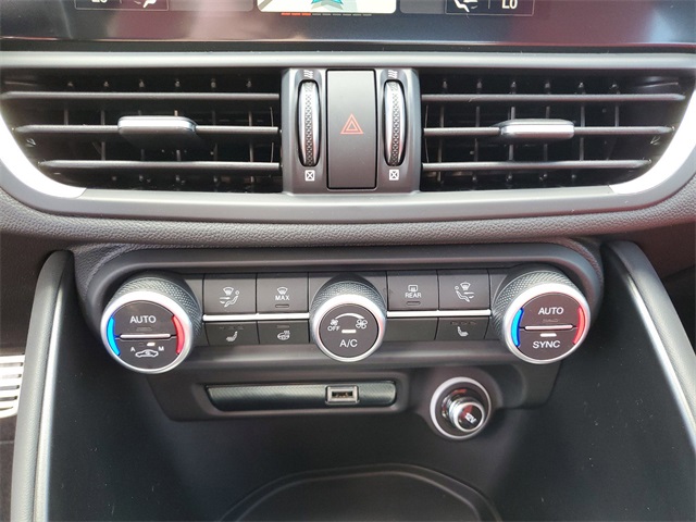 New 2022 Rosso Red Etna Exterior Paint Alfa Romeo Veloce image 24