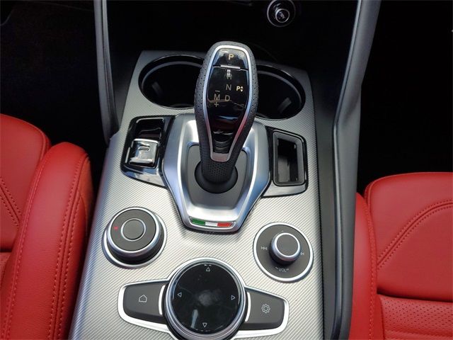 New 2022 Rosso Red Etna Exterior Paint Alfa Romeo Veloce image 25