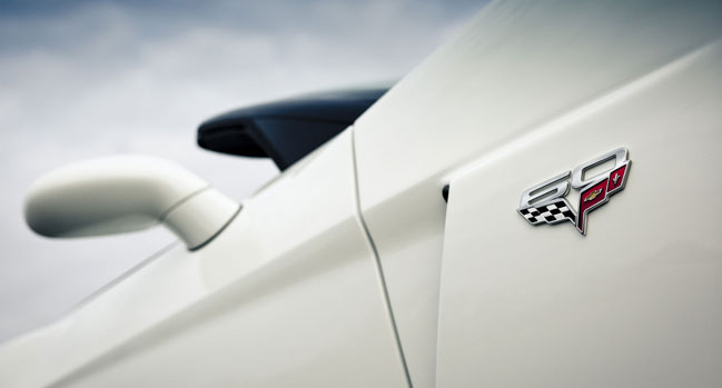 Description: C:\Users\Bill\Desktop\Corvette 427 Convertible Sports Car _ Chevrolet_files\2013-corvette-427-model-overview-cnt_well_1-649x349-02.jpg