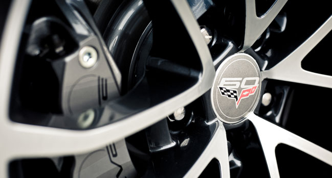 Description: C:\Users\Bill\Desktop\Corvette 427 Convertible Sports Car _ Chevrolet_files\2013-corvette-427-model-overview-cnt_well_1-649x349-04.jpg