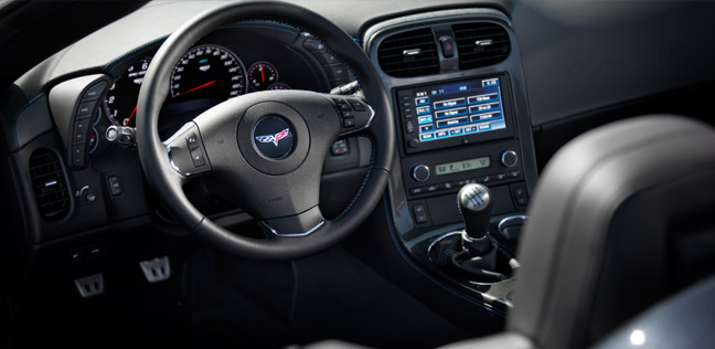 Description: C:\Users\Bill\Desktop\Corvette 427 Convertible Sports Car _ Chevrolet_files\2013-corvette-427-model-overview-interior-cnt-well-1-648_002.jpg